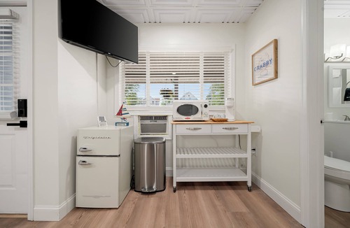 Sylvan Beach Hotel | The Beachside