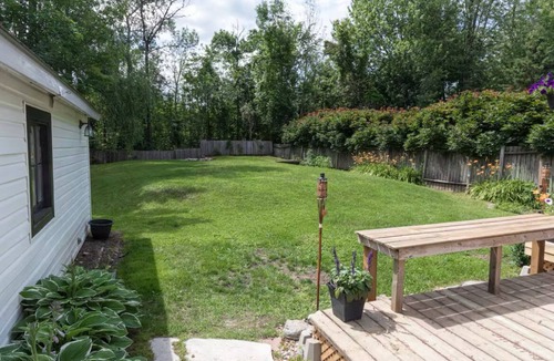 Wasaga Beach House | The Beachwood Bungalow - Cozy Ski Chalet.