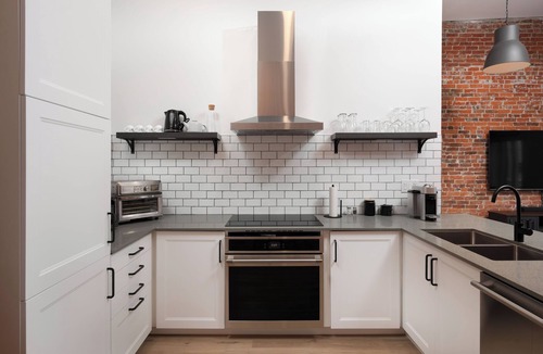 Beamsville Condo | The Beamsville Loft – Wine, Charm & History