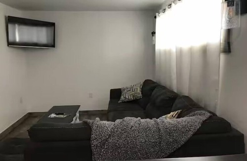 Aurora House | The Bear Cave w hot tub in the quaint village of Aurora
