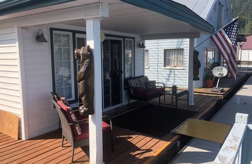Bayview Apartment | The Bear Den