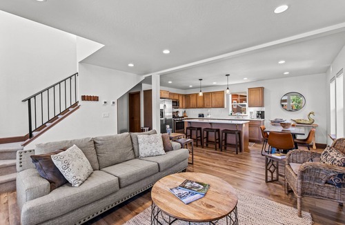 Dover Bay House | The Bear's Den - Dover ID