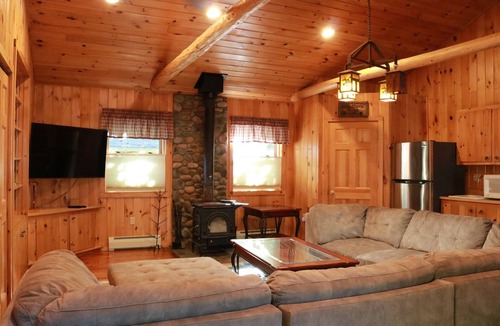 Inlet House | The Bears Cottages House on 4th Lake