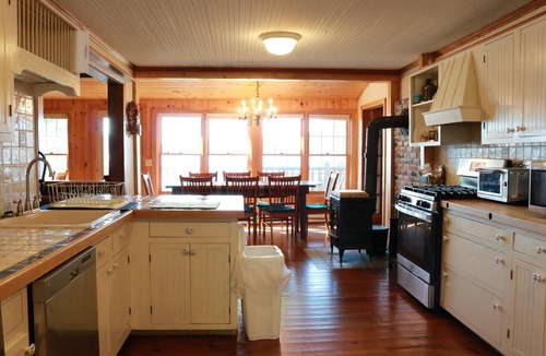 Inlet House | The Bears Cottages House on 4th Lake