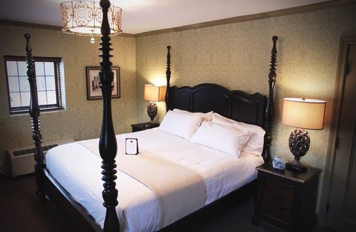 Dallas Hotel | The Beaumont Inn