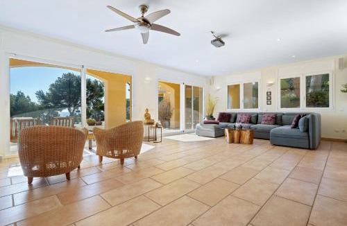 Tamarit Villa | The beauty of Cala Tamarit