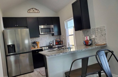 Montgomery House | The Beaver Den 30 day stays King bed Lake Conroe