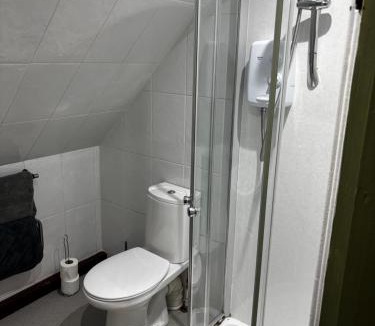 Coylton Apartment | The Bee Hive Hotel