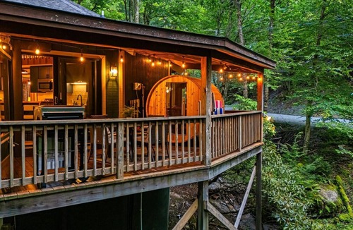Charter Hills House | The Beech Loft - 5 Mins to Slopes - Hot Tub+Sauna