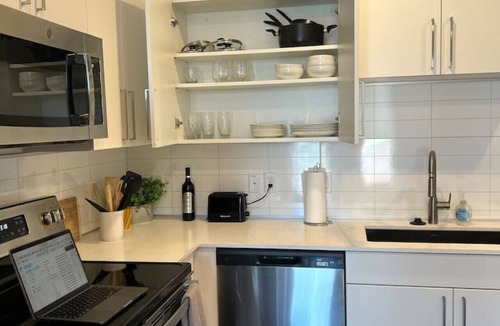 People's Freeway Apartment | The Beehive Getaway in SLC