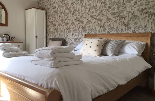 Oakamoor House | The Beehive Guest House