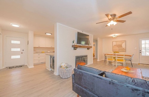 Central Newport News House | ~The BeeHive! | New 4 Bedroom Listing Next to CNU!