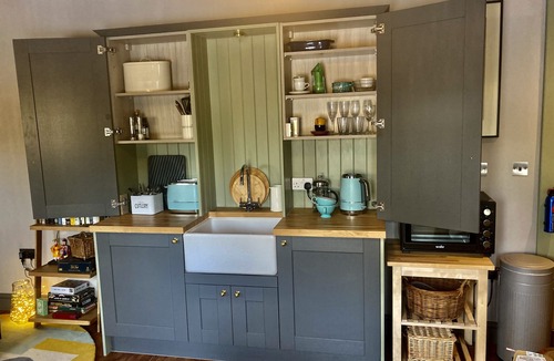 Gissing Cottage | The BeeKeepers - Homely Luxurious Self Catering