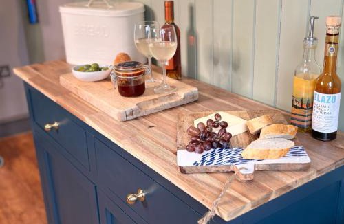 Diss House | The BeeKeepers - Homely Luxurious Self Catering