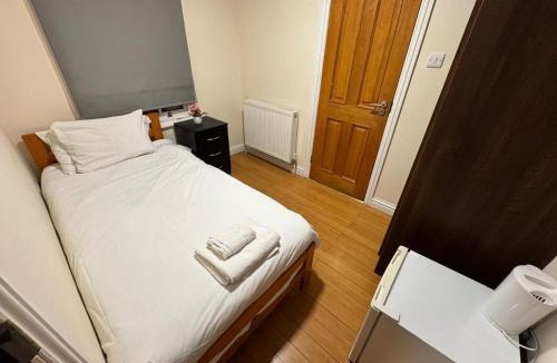 Farnham Common Hotel | The Bell and Bottle