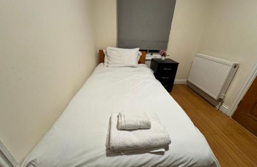 Farnham Common Hotel | The Bell and Bottle