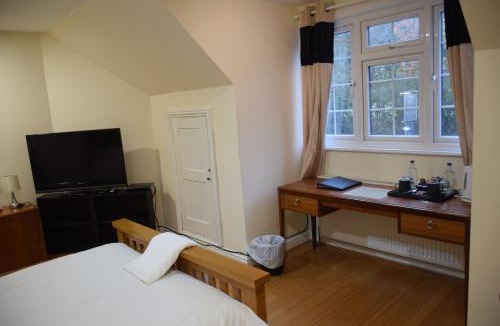 Knowl Hill Bed & Breakfast | The Bell and Bottle