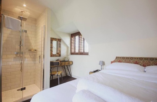 Horton Bed & Breakfast | The Bell Broadway