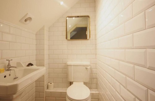 Horton Bed & Breakfast | The Bell Broadway