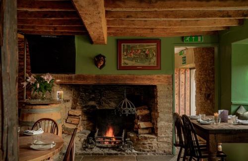 Lechlade Hotel | The Bell Inn