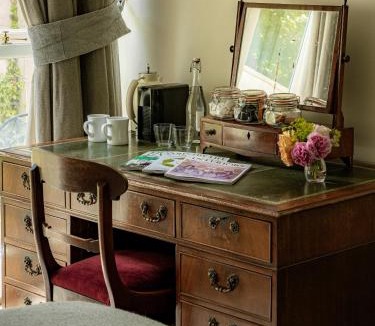 Lechlade Hotel | The Bell Inn