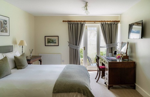 Lechlade Hotel | The Bell Inn