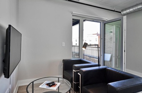 Lakeview Apartment | The Belmont Studio No.2 by Zencity