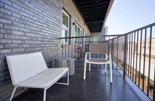 Lakeview Apartment | The Belmont Studio No.2 by Zencity