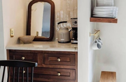 Phoenicia House | The Bend: Cottage Pool Sauna Fire Pits