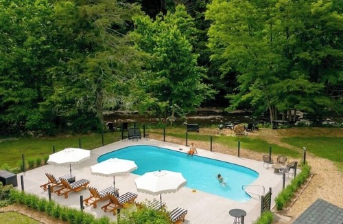 Phoenicia House | The Bend: Loft Pool Sauna Fire Pits Creek