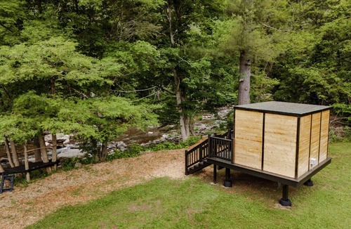 Phoenicia House | The Bend: Loft Pool Sauna Fire Pits Creek