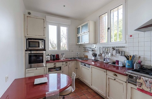 Benerville-sur-Mer Apartment | The Benervilloise villa with its feet in the water