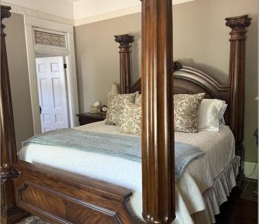 Guthrie Bed & Breakfast | The Bennett Room at The Judges Chambers