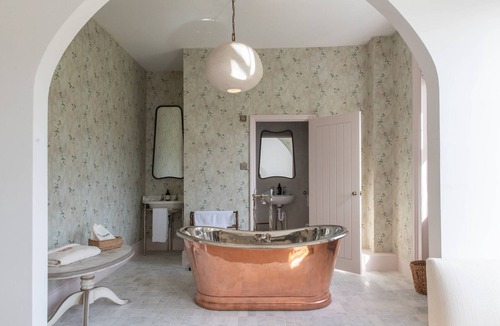 Midhurst House | The Bennu