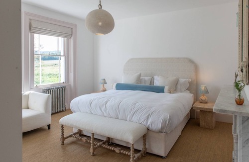 Midhurst House | The Bennu