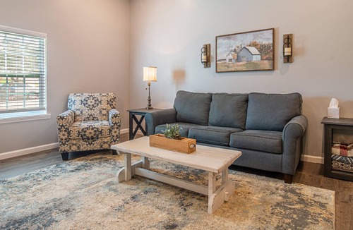 Benton Cabin | The Benton House sleeps 7