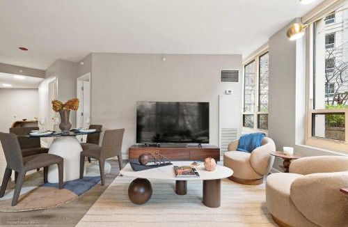 Rush and Division Apartment | The Bernadin- Designer 3BR City Center with Balcony