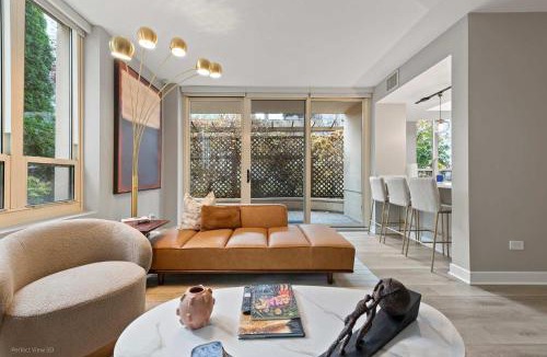 Rush and Division Apartment | The Bernadin- Designer 3BR City Center with Balcony