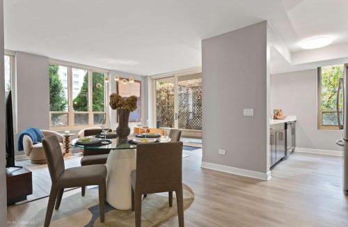 Rush and Division Apartment | The Bernadin- Designer 3BR City Center with Balcony