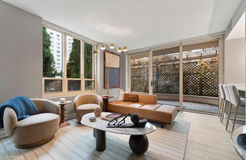 Rush and Division Apartment | The Bernadin- Designer 3BR City Center with Balcony