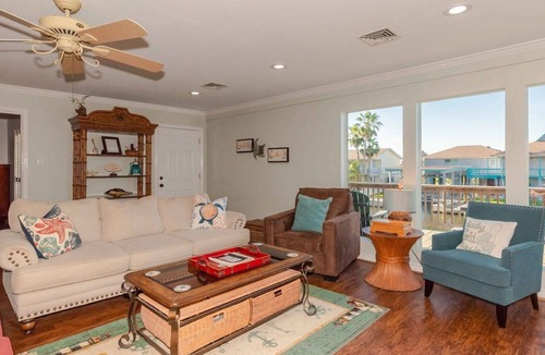 City-by-the Sea House | The Best Catch! | Canal, Private Dock, Pool Table