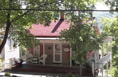 Eureka Springs Historic District Cottage | The Best Historic District Victorian Cottage in Eureka Springs
