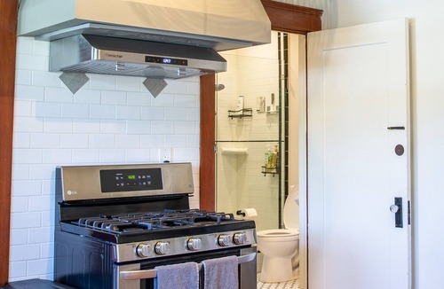 Anaheim Colony Historic District House | The Best House. 1 mile to Disneyland with a pool, hot tub, and game room.