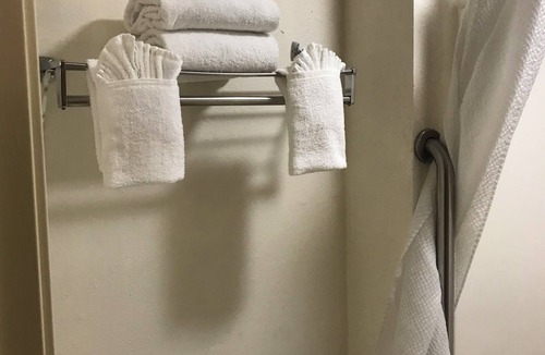 Markham Hotel | The Best Inn & Suites
