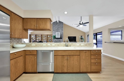 Grogan's Mill House | The best location near Woodlands Towncenter with Screened In Pool