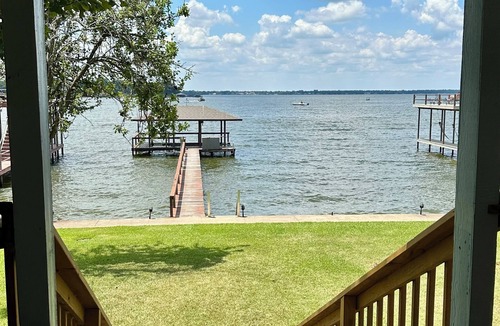 Carolyn Estates House | The Best Sunsets on the Lake! Large cove, big firepit & great fishing awaits!