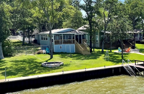 Carolyn Estates House | The Best Sunsets on the Lake! Large cove, big firepit & great fishing awaits!