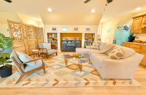 Drake Apartment | The Best View on Fairview