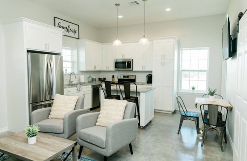 McLennan County House | The Bethany House - Countryside Retreat near Waco
