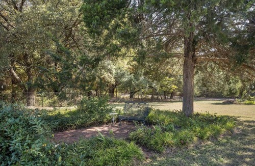 McLennan County House | The Bethany Lodge - Quaint home in the country
